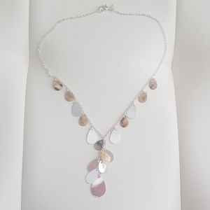 NWOT Drop Y Necklace with shell like shiny discs